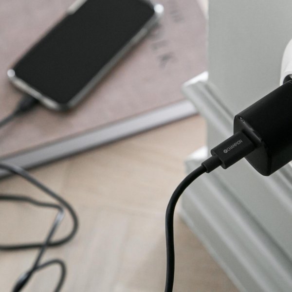 Champion Oplader med kabel Fast Charger Kit USB-C til Lightning 20W Sort