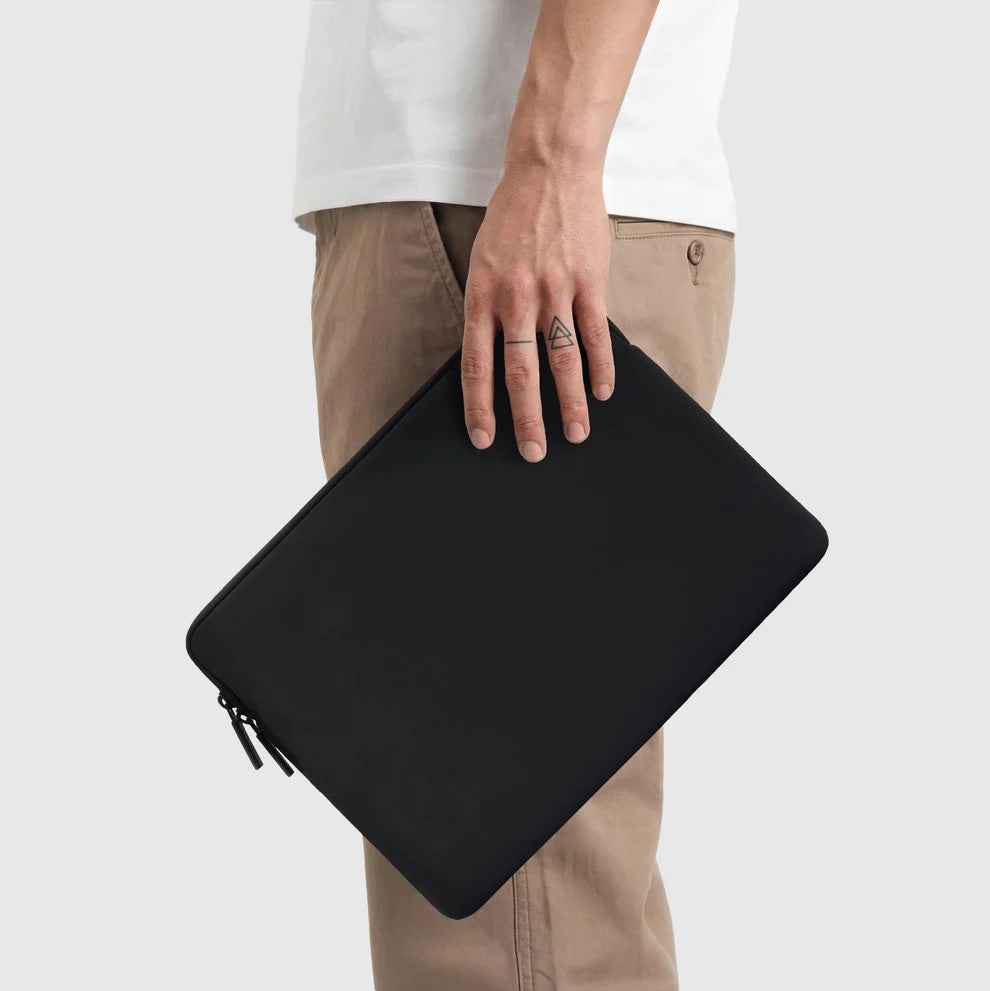 Pipetto MacBook Pro 16 Sleeve Classic Fit Sleeve Sort