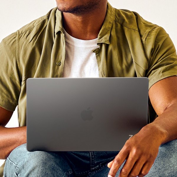 ZAGG MacBook Air 13 M2 (A2681)/M3 (A3113) Hardcase Smoke
