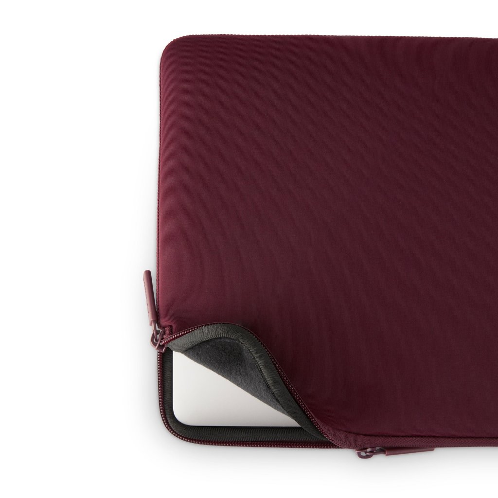 Pipetto Classic Fit Sleeve til MacBook Neo Burgundy