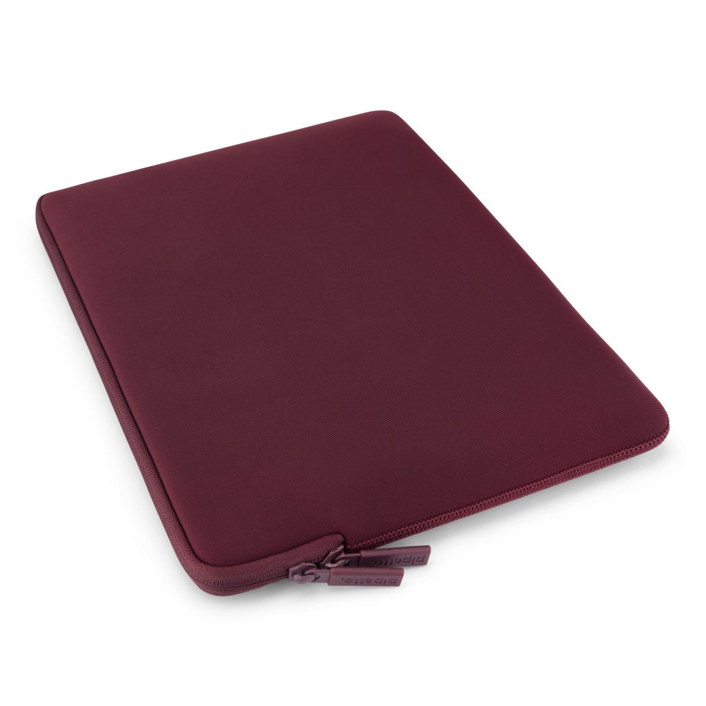 Pipetto Classic Fit Sleeve til MacBook Neo Burgundy