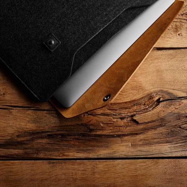 Mujjo MacBook Sleeve 13" Brun Sort