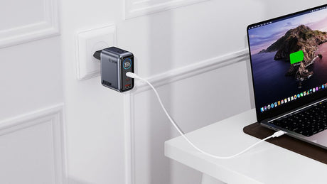 SiGN 100W Hurtiglader med Display 2xUSB-C/1xUSB-A Grå