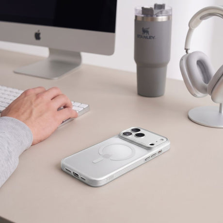 Tech-Protect iPhone 17 Pro Max/iPhone 18 Pro Max Cover MagPrime MagSafe Mat Grå
