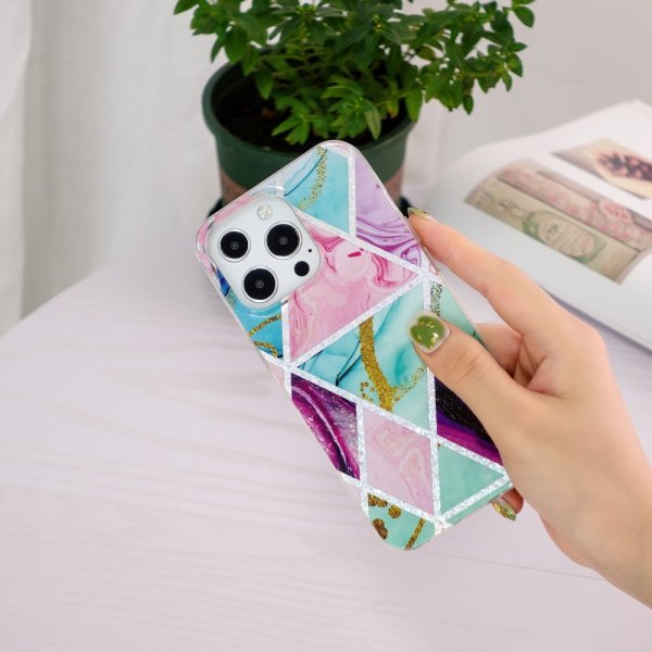 iPhone 15 Pro Cover Marmormønster Grøn Lilla