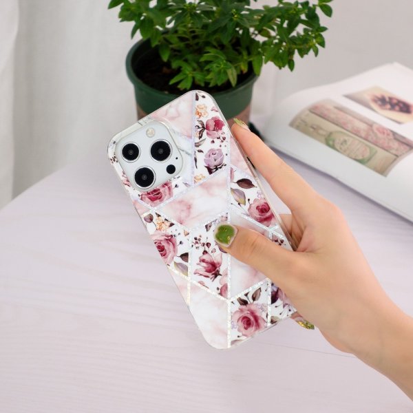 iPhone 15 Pro Cover Marmormønster Roser Rosa