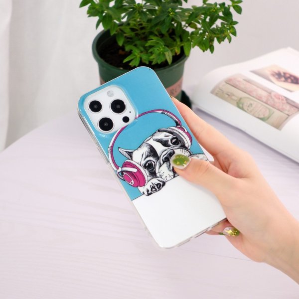 iPhone 15 Pro Cover Motiv Hund med Høretelefoner
