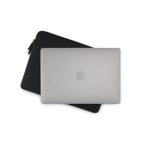 Pipetto Classic Fit Sleeve til MacBook Neo 13 Sort