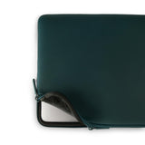Pipetto Classic Fit Sleeve til MacBook Neo Dark Teal