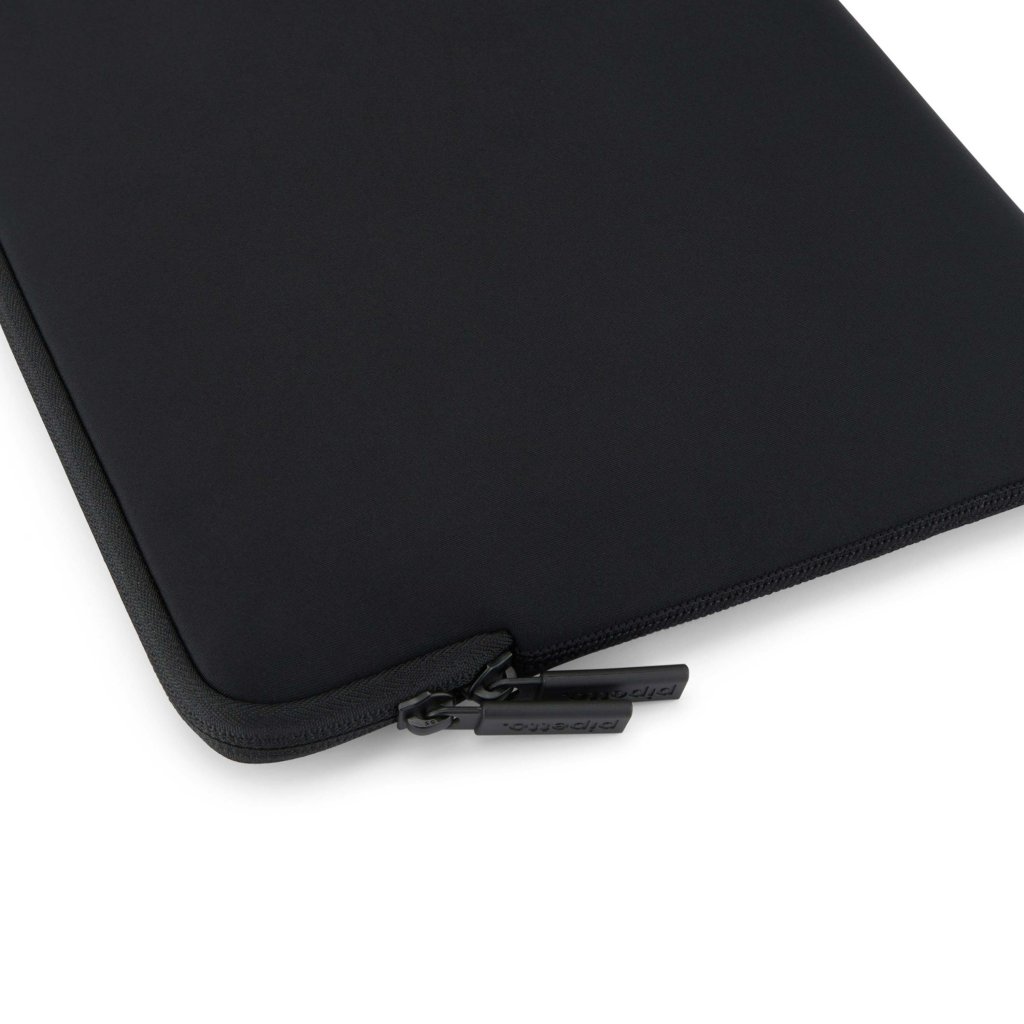 Pipetto Classic Fit Sleeve til MacBook Neo Sort