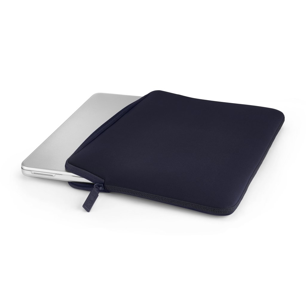 Pipetto Classic Fit Sleeve til MacBook Neo Mørkblå
