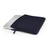 Pipetto Classic Fit Sleeve til MacBook Neo Mørkblå