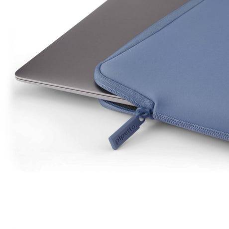 Pipetto Classic Fit Sleeve til MacBook Neo 13 Lavender