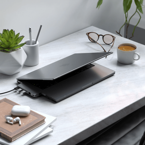 MacBook Pro 16 M1 (A2485)/M2 (A2780) Skal Eco-Hardshell Case Klar