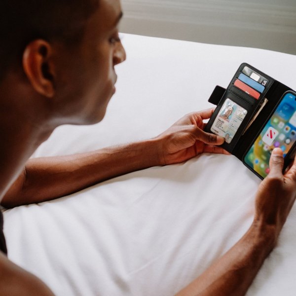 iPhone 14 Plus Etui BookBook MagSafe Brun