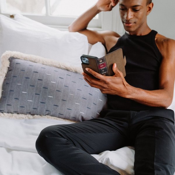 iPhone 14 Plus Etui BookBook MagSafe Sort