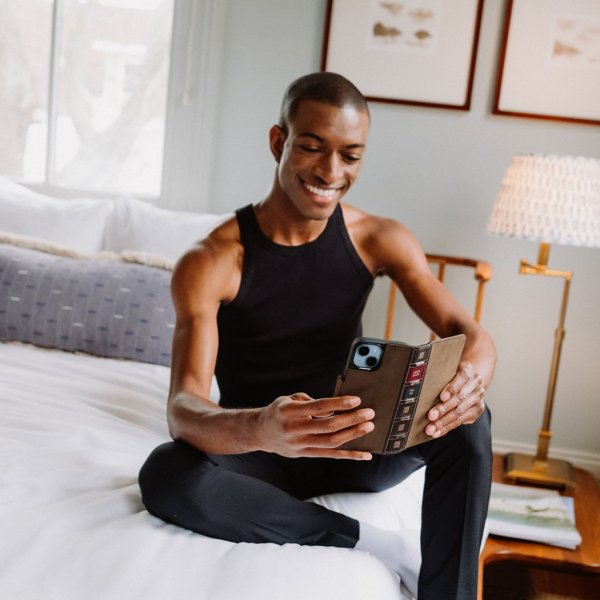 iPhone 14 Plus Etui BookBook MagSafe Sort