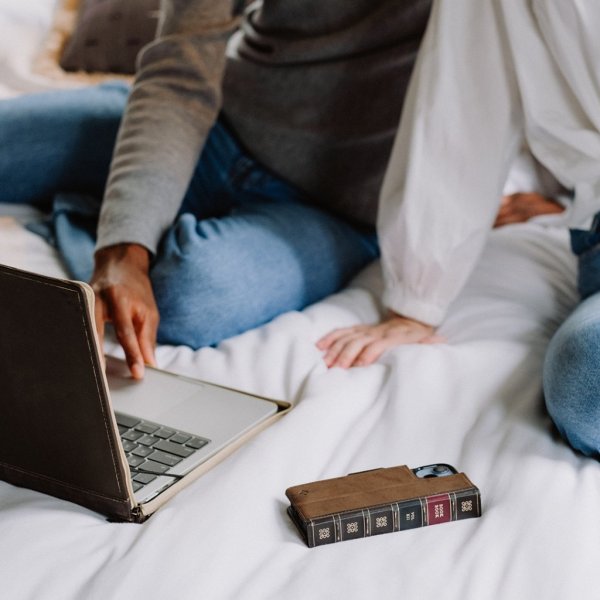 iPhone 14 Plus Etui BookBook MagSafe Sort