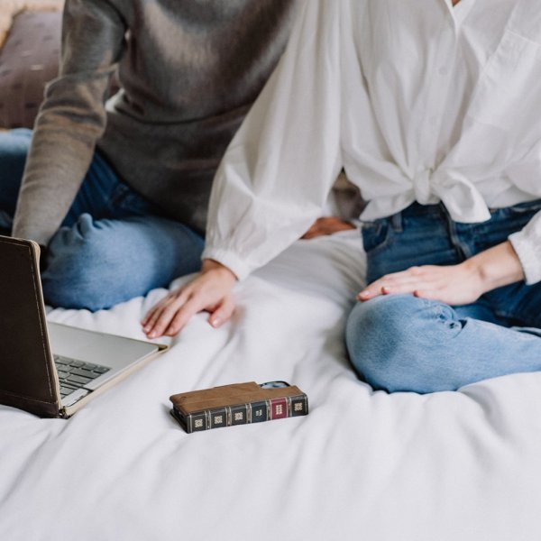 iPhone 14 Plus Etui BookBook MagSafe Sort