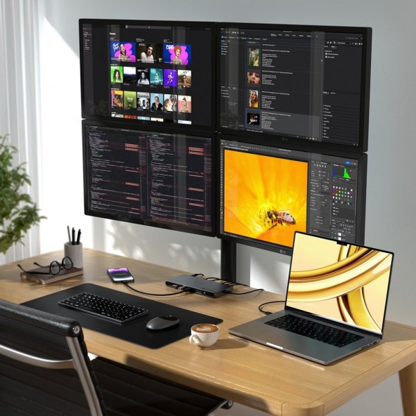 Thunderbolt 4 Docking Station with DisplayLink