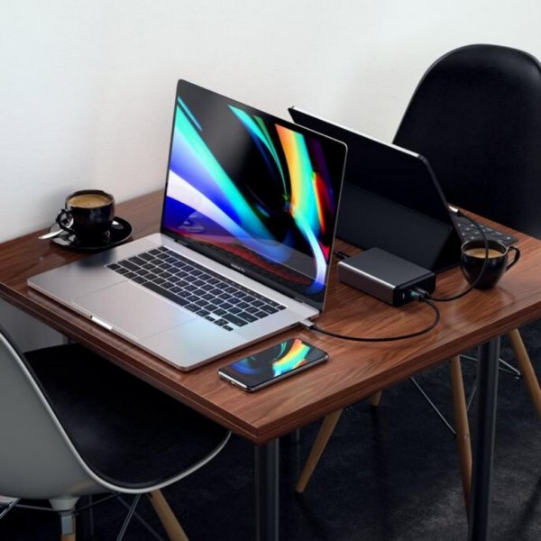 108W PD reseOplader med dubbla USB-C och USB-A uttag Grå
