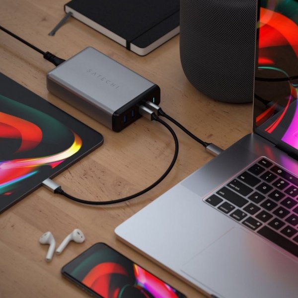 108W PD reseOplader med dubbla USB-C och USB-A uttag Grå