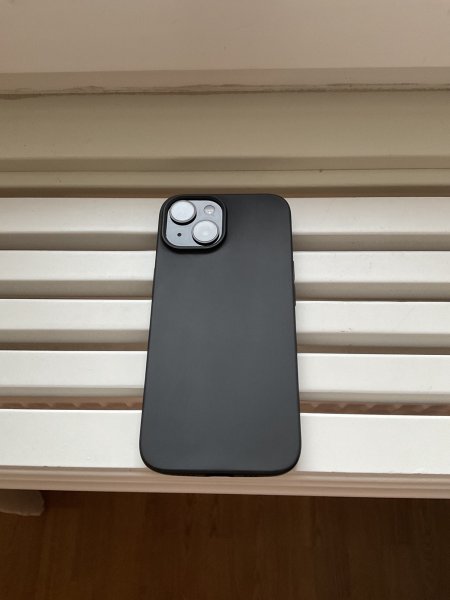 iPhone 15 Cover Feather Series Raven Black